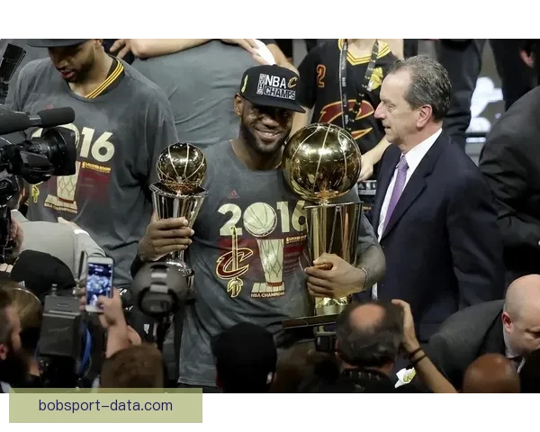 詹姆斯35分9三分创奇迹 近16年首次成队史第一人